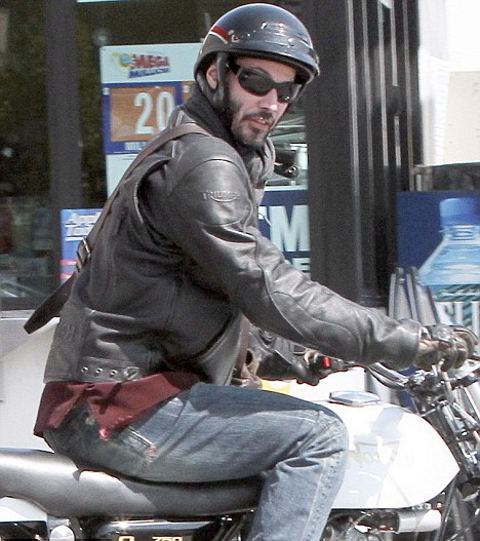 Keanu-Reeves-motocicletta-01