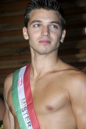 paola-perego-mister-gay-2010-foto-02