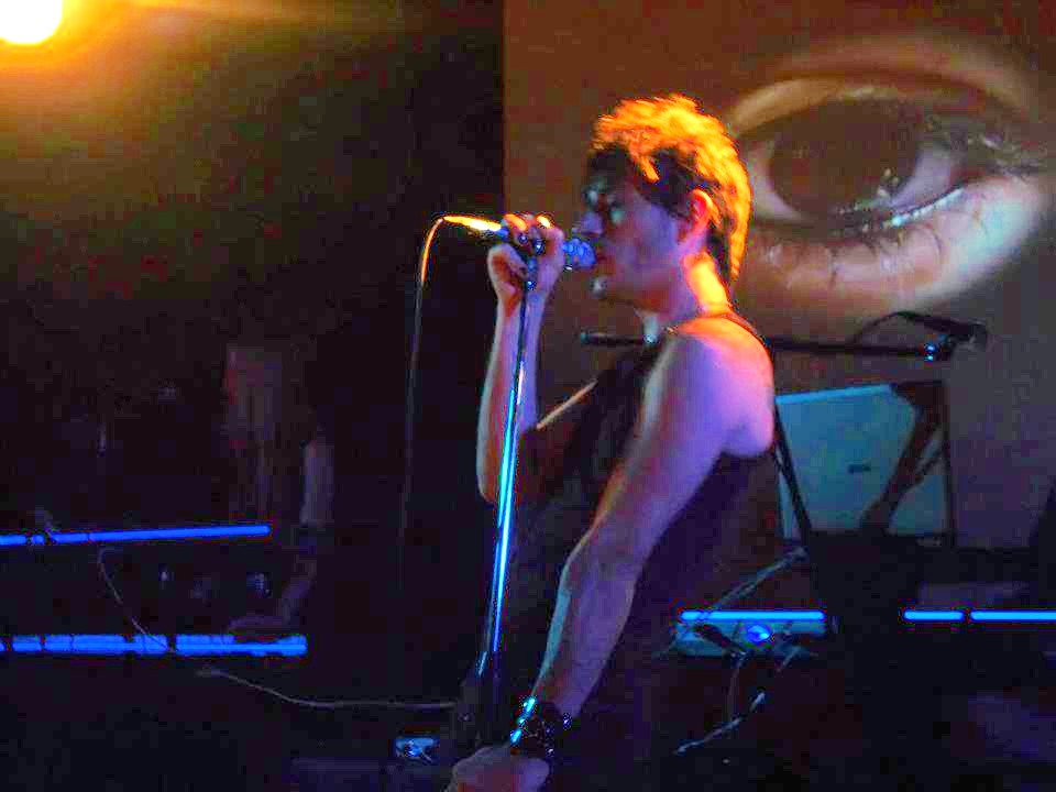 blue-room-cover-depeche-mode-band-live-02