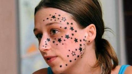 Kimberley-Vlaminck-belgio-tatuaggio-56-stelle