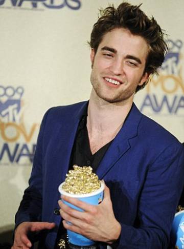 Robert-Pattinson-MTV-Movie-Awards