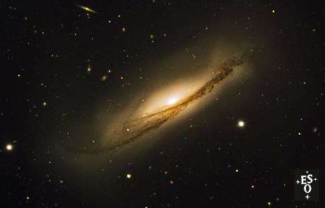 la-silla-observatory-osservatorio-galassia-NGC-390