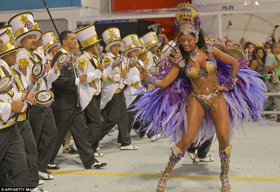 Rio-de-Janeiro-carnevale-samba-04