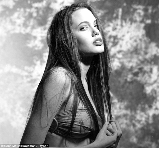 Angelina Jolie 01