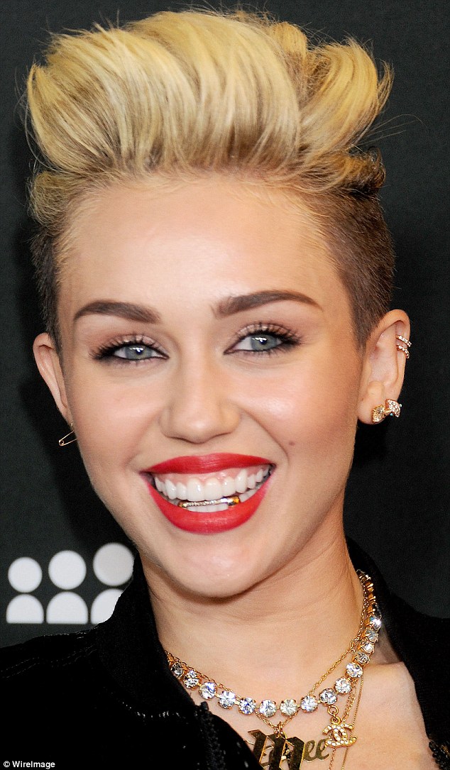 Miley Cyrus, bling