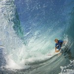 surfisti a Thaiti danno spettacolo 1